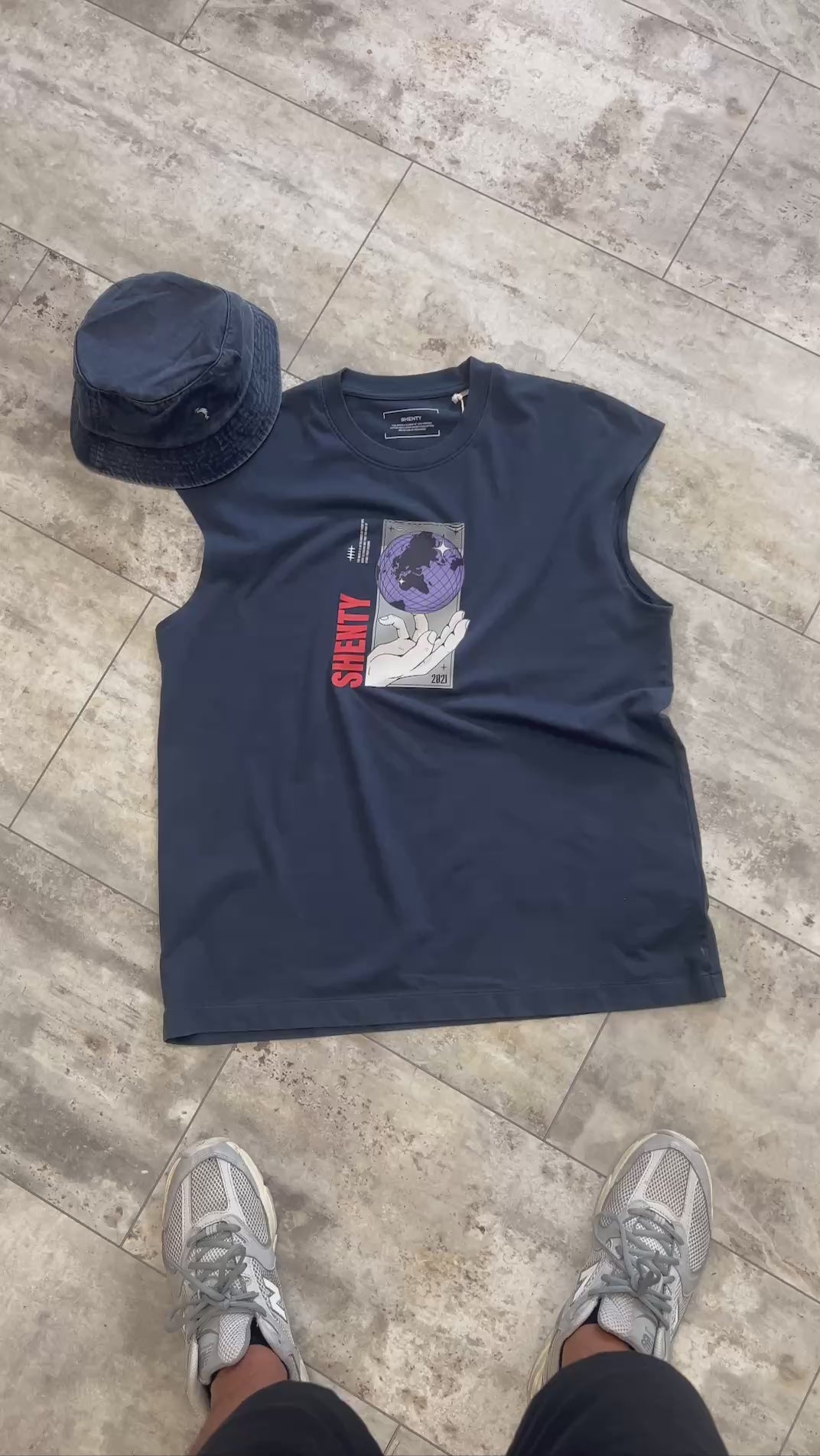 #23 Tank Top Oversized Bio "The World in your Hands"